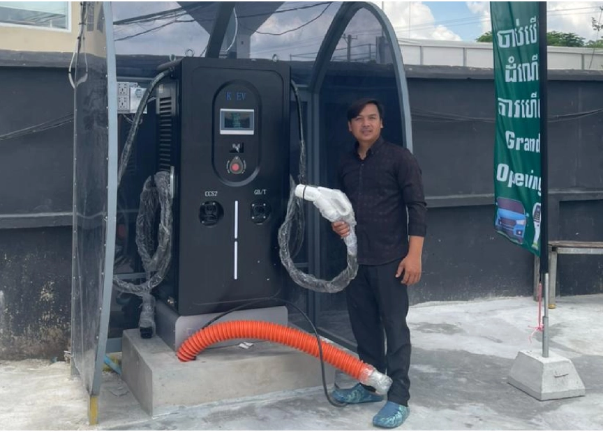 Estación de carga rápida comercial de CC para vehículos eléctricos de 60-240 kW en el Reino de Camboya.