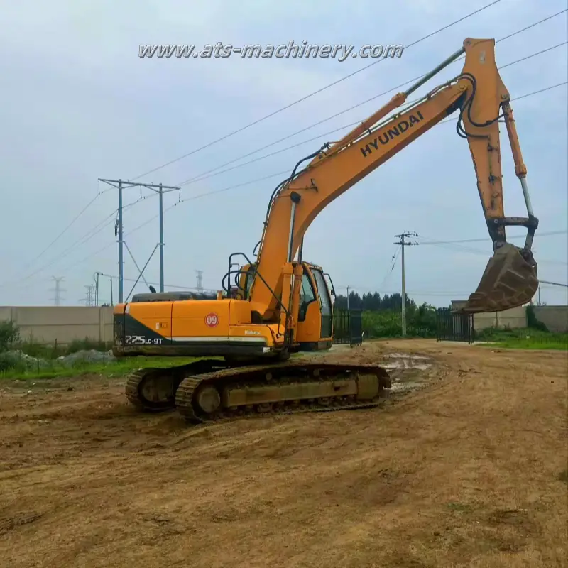 Excavadora Hyundai 220-9 usada en venta mediana de 20 toneladas