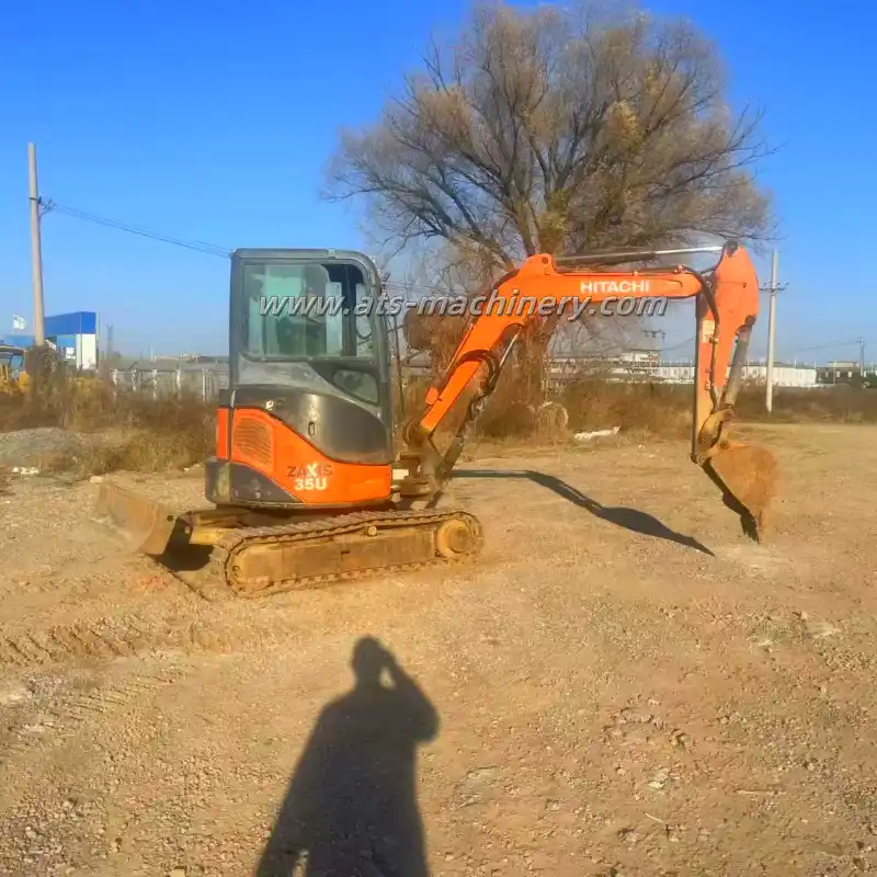 Miniexcavadora Hitachi 35u de 3,5 toneladas usada