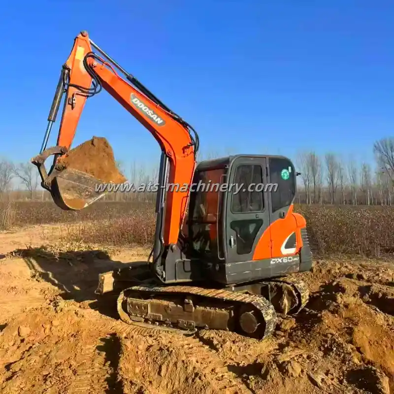 Excavadora de huertos Doosan DX60 de segunda mano