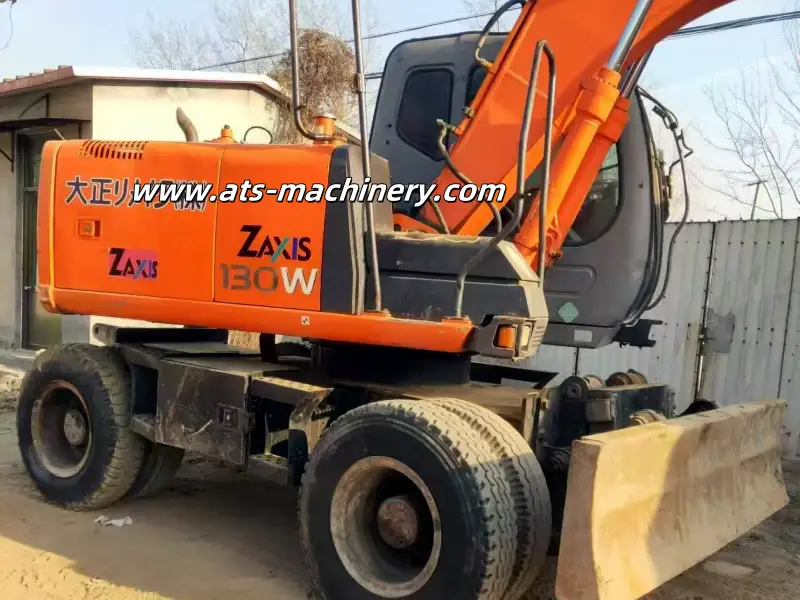 حفارة بعجلات مستعملة من نوع Hitachi ZX130W 14.9 طن