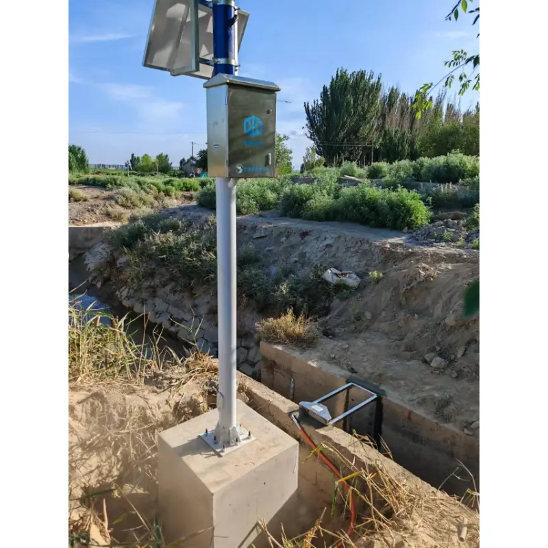 Open channel flow box for drainage outlet monitoring