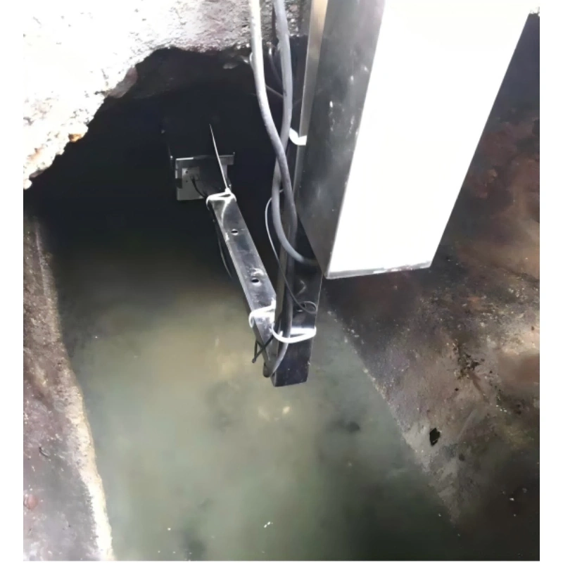 Radar and ultrasonic flow meter for wastewater outlets