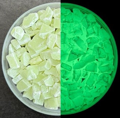 Nhà sản xuất sỏi nhựa phát sáng trong bóng tối màu xanh lá cây