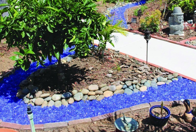 Advantage: Tumbled cobalt blue Glass Rocks