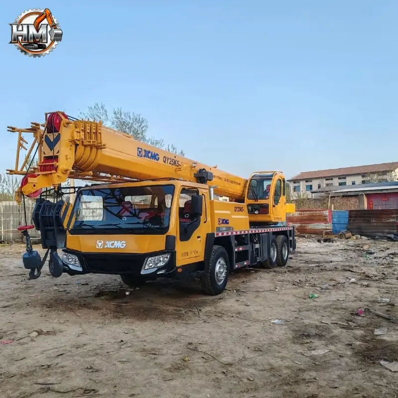 В хорошем состоянии, б/у, мобильный автокран XCMG QY25K5-1, тяжелая техника. Цена.