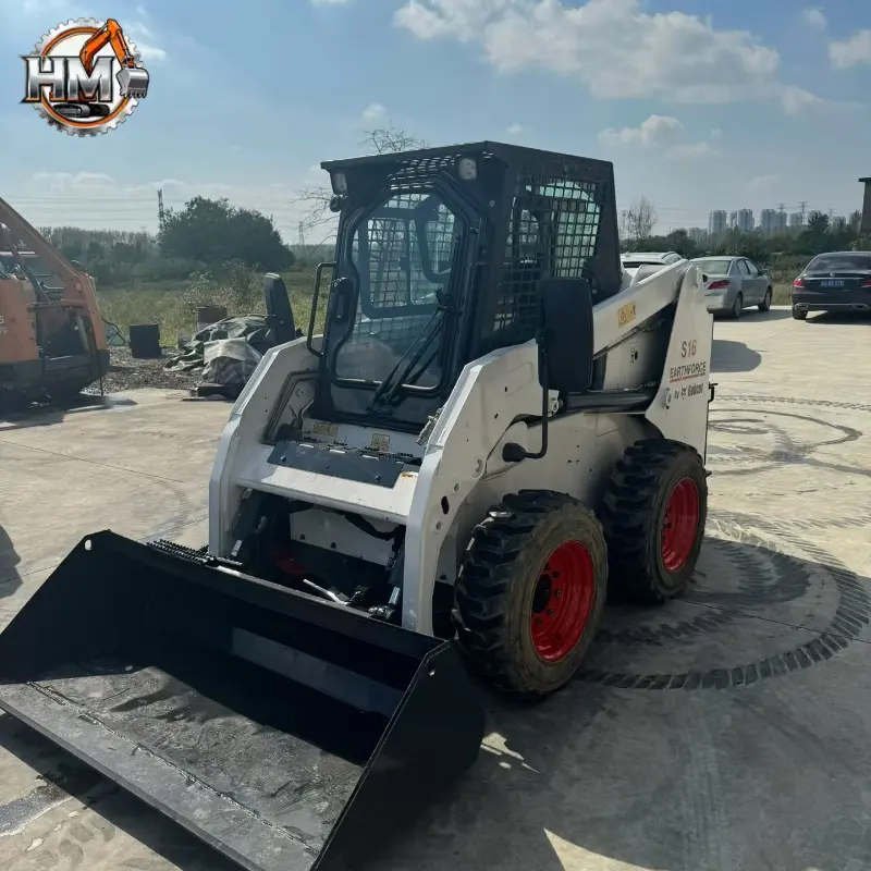 Подержанный малогабаритный погрузчик Bobcat S16 с небольшим количеством отработанных часов