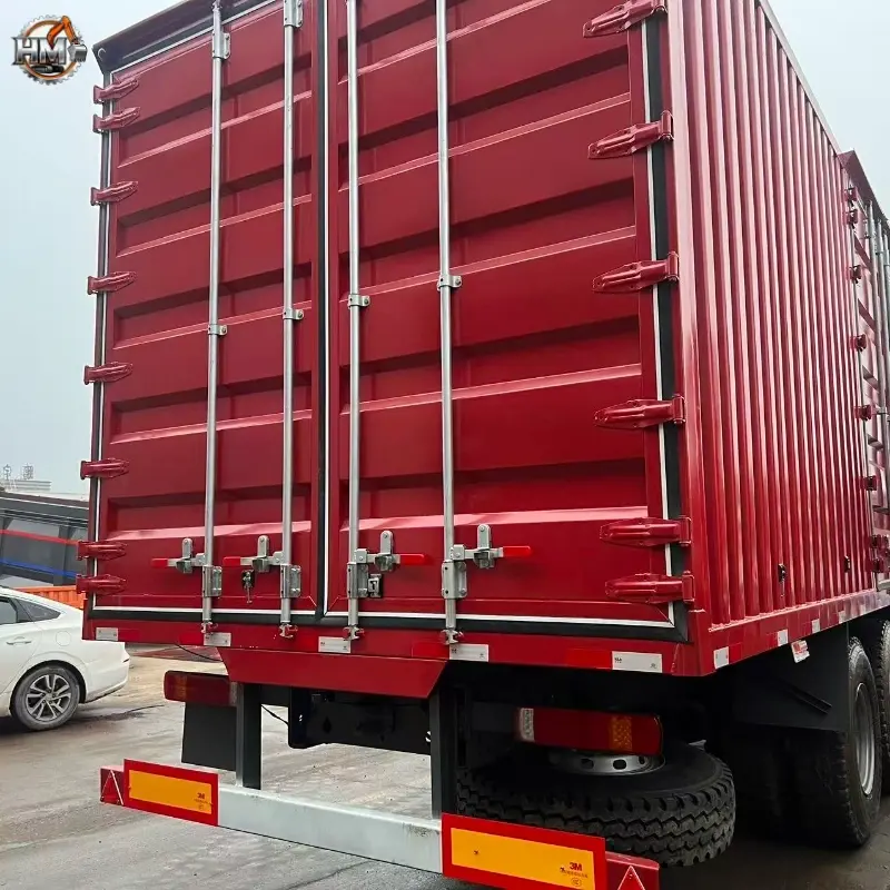 Продается подержанный фургон Howo мощностью 371 л.с. длиной 7,2 м.