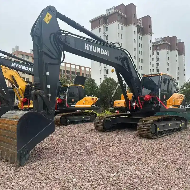 Excavadora Hyundai 275LC-9T usada en venta, buen estado (1)