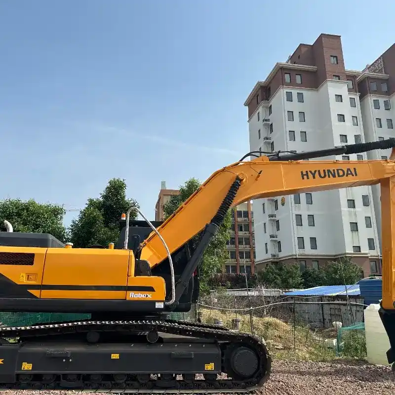 Pelle sur chenilles Hyundai HX340HD 34 tonnes d'occasion – Faible kilométrage, fabrication coréenne d'origine