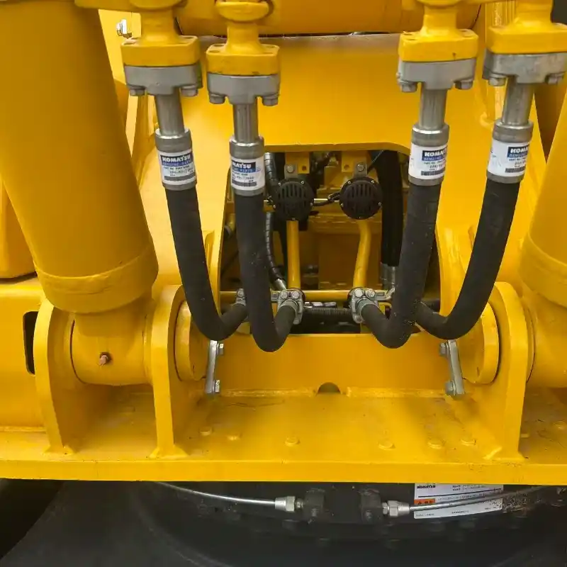Komatsu PC200 Medium Excavator High Efficiency, Low Energy Consumption for Infrastructure Projects (1)