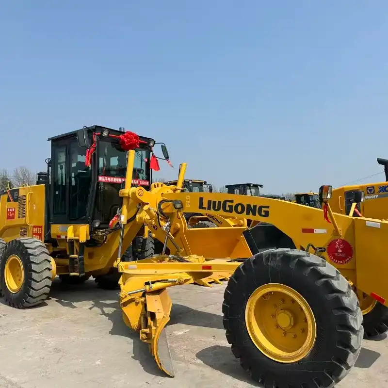 Liugong CLG4215 16.5 Ton Motor Grader With Cummins Engine (1)