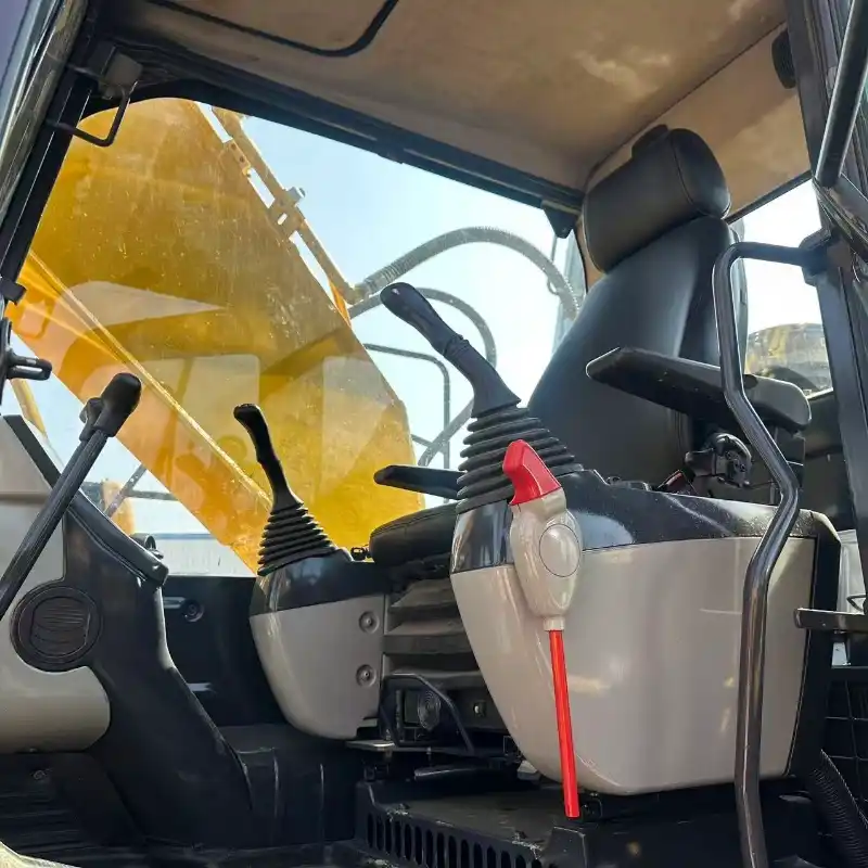 Reliable Komatsu 210 Digger For Earthmoving Quarry Construction (1)