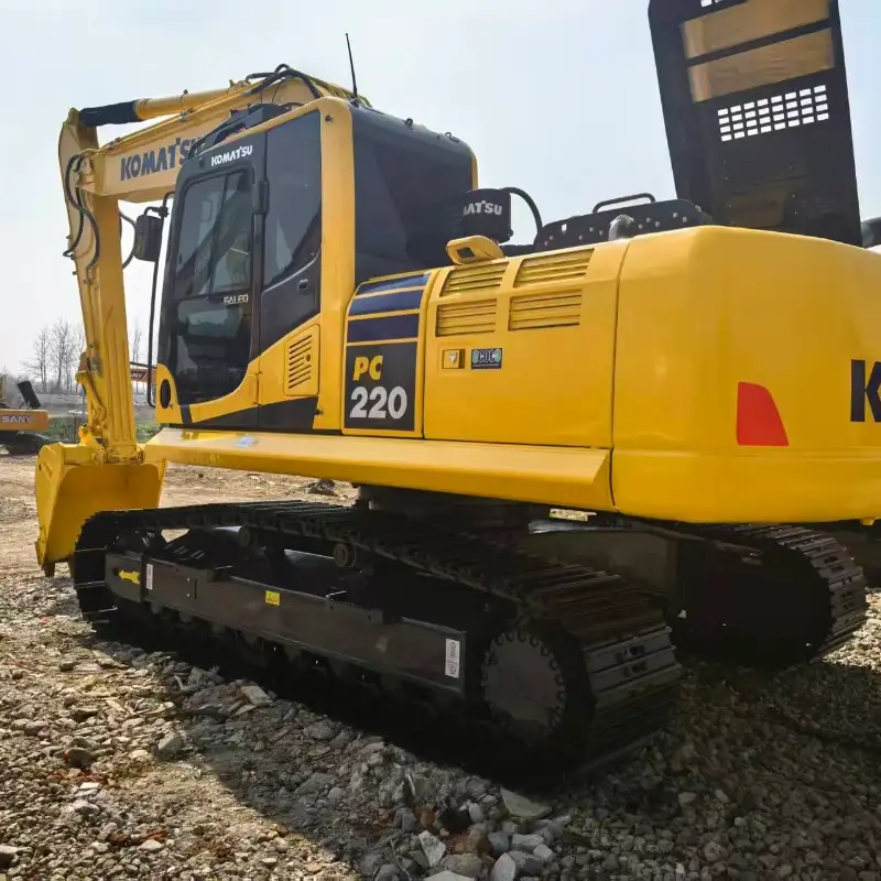 Reliable Used Komatsu PC220 Digger With 1.0m³ Bucket For Earthmoving & Breaking (1)