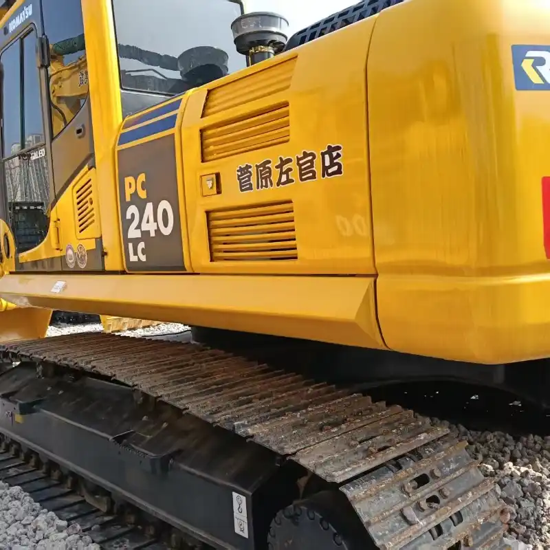 Used Komatsu PC240 Excavator 25 Ton Original Japan Digger For Construction & Earthmoving (9)