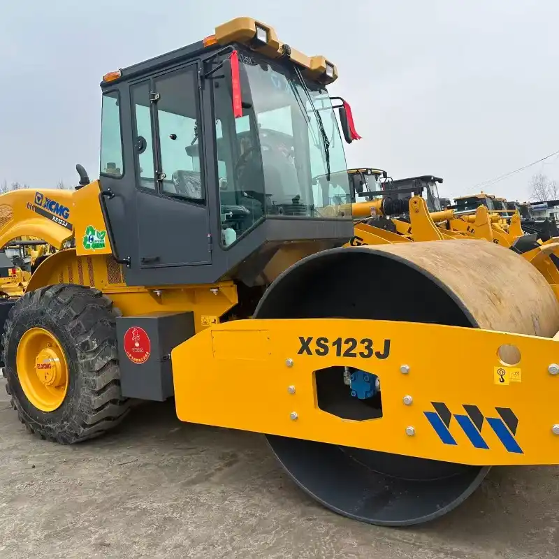 Used XCMG XS123J Single Drum Vibratory Road Roller 12 Ton (1)