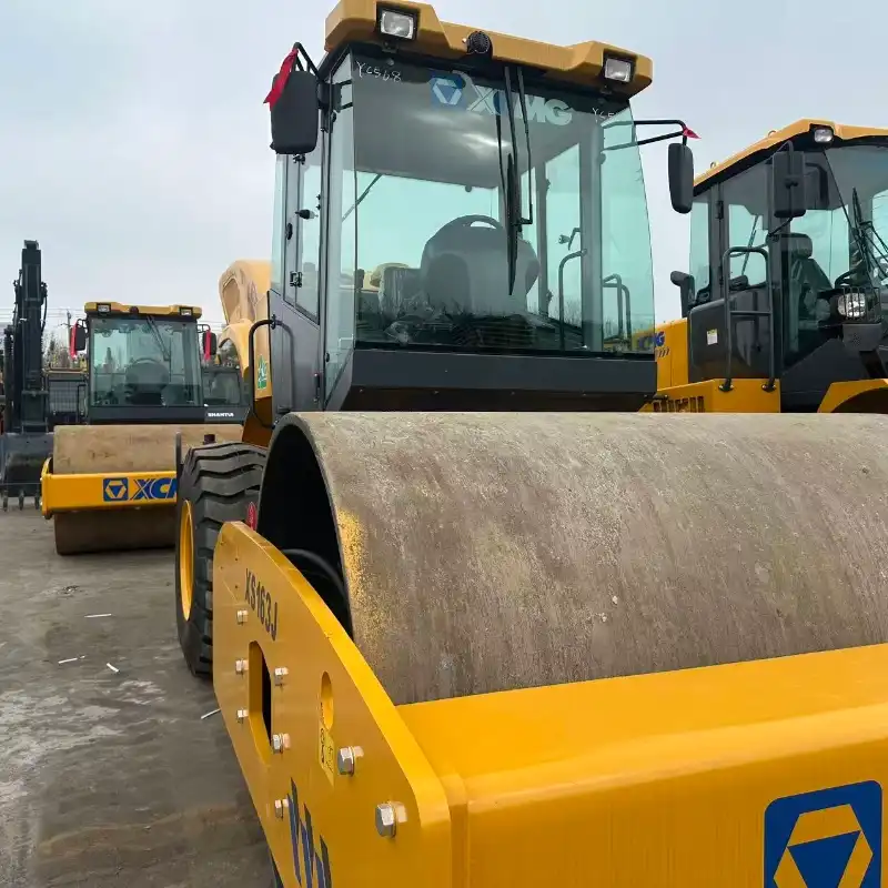 XCMG XS163J 16 Ton Single Drum Vibratory Road Roller For Highway Construction (1)
