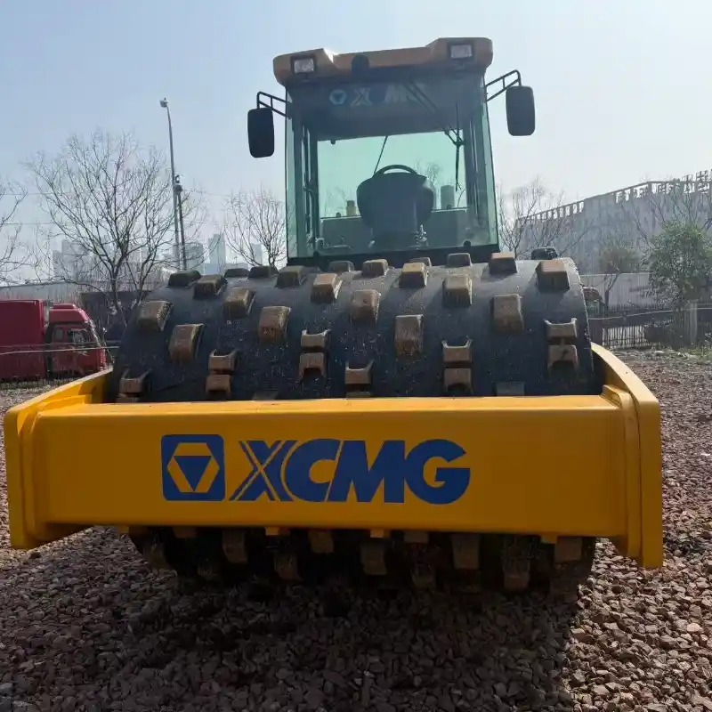 XCMG XS223J 22Ton Single Drum Vibratory Road Roller, Shangchai Engine (1)