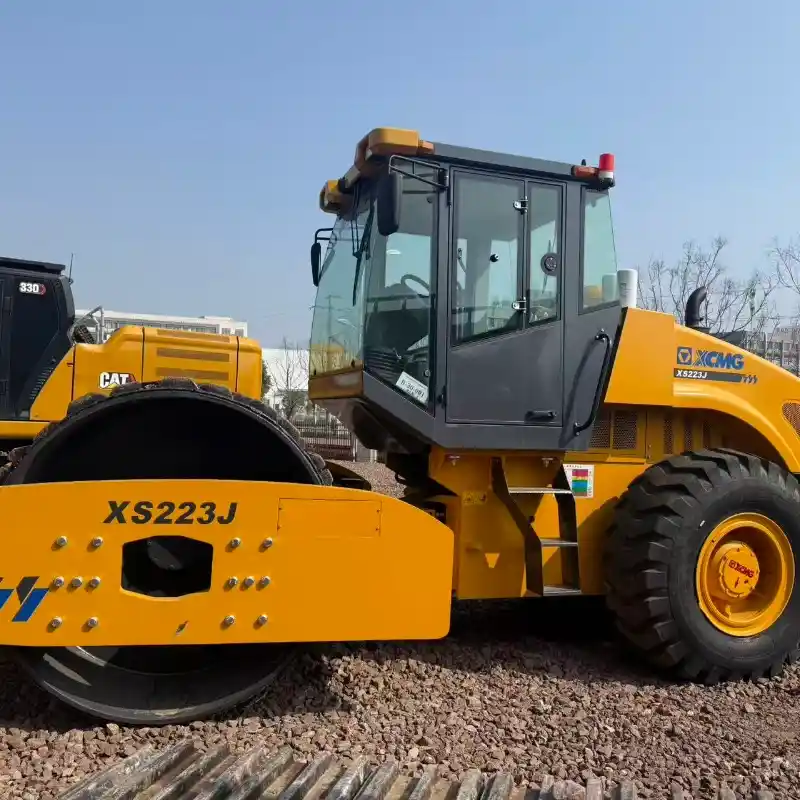 XCMG XS223J 22Ton Single Drum Vibratory Road Roller, Shangchai Engine (3)