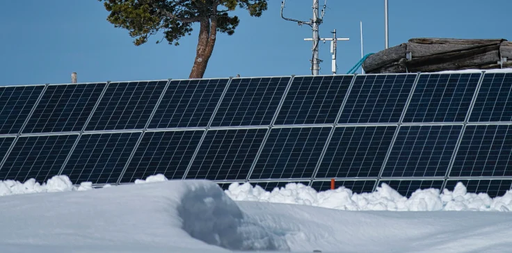 Industrial microgrid project in Canada utilizing a 150kW 261kWh battery energy storage system for reliable power and energy optimization.