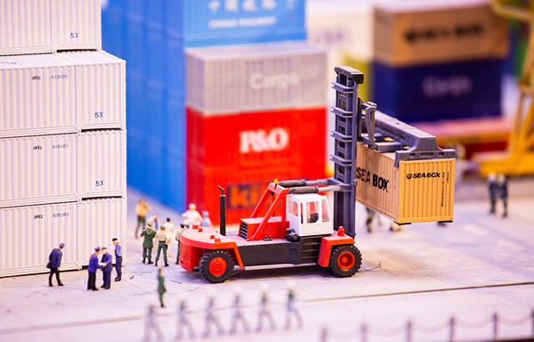 What market pain points should an excellent unmanned forklift system solve?