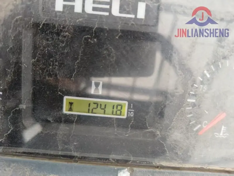 Heli 3 Ton Forklift with Hour Meter Precision Operation Time Tracking (1)