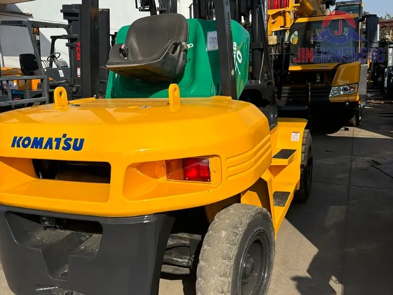 Komatsu 7 Ton Forklift Heavy-Duty Construction Site Machinery (1)