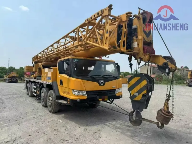 Used Condition XCMG 70t 75t Truck Crane with More Model Different Year for Sale (2)
