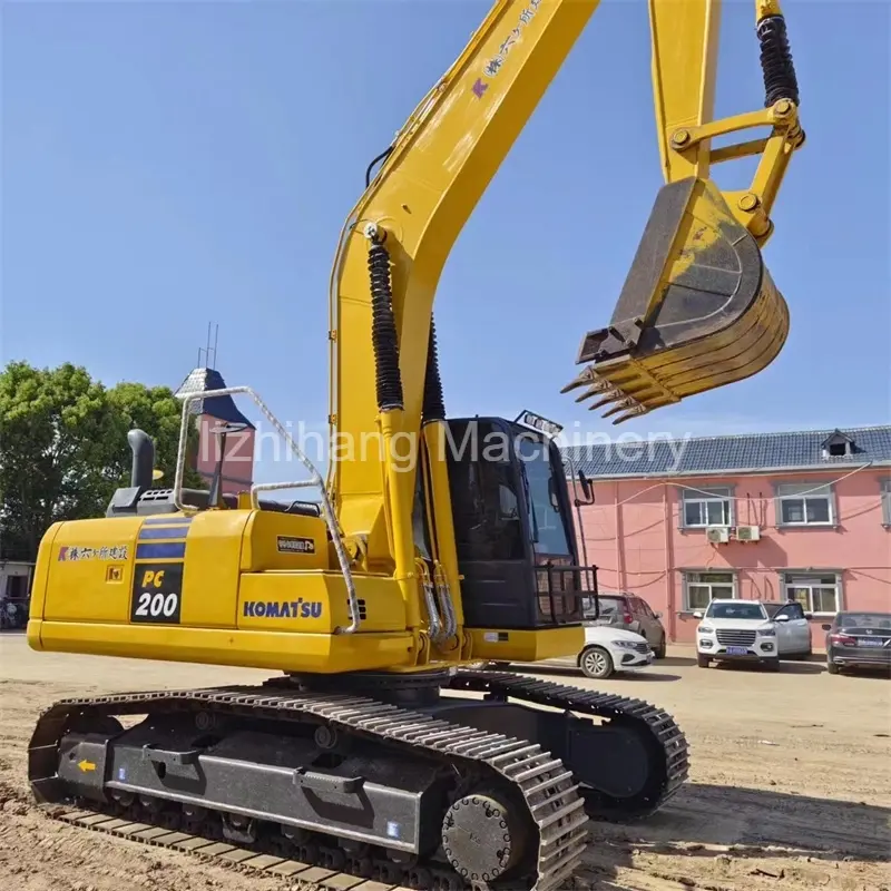 Machine à creuser le sable Komatsu PC200-8 d'occasion en bon état