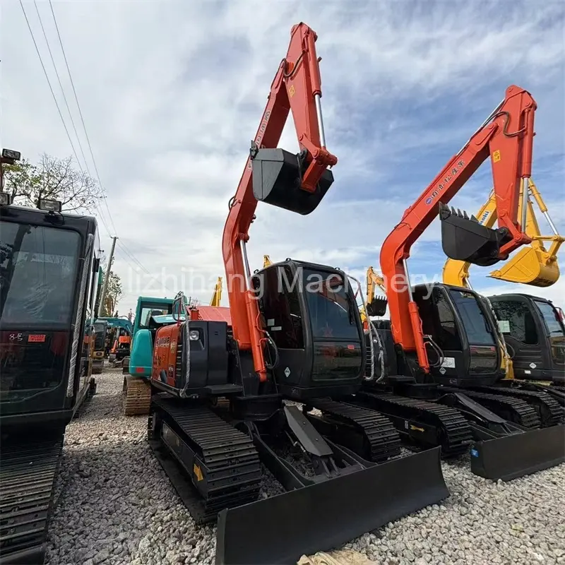 Excavateur à cabine Hitachi ZX70 d'occasion de 7 tonnes au Japon à bas prix 2