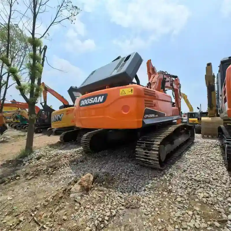 Excavatrice Doosan DX225 : une excavatrice performante