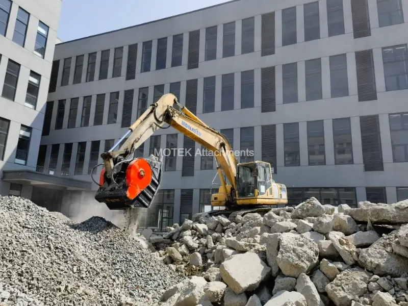 دلو كسارة للحفارة