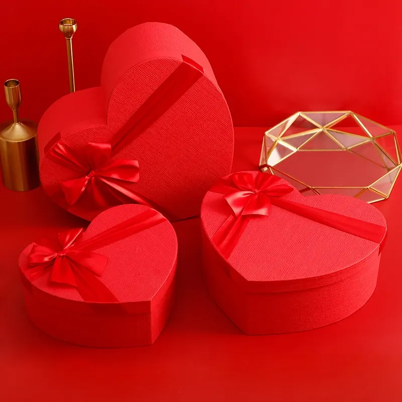 Fábrica de cajas de regalo con forma de corazón