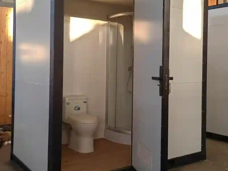 Multi-Unit 4 Compartment Container Public Toilet