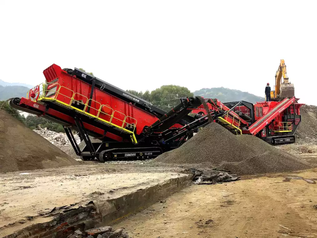 Mobile crushing plant in operation at a remote aggregate site