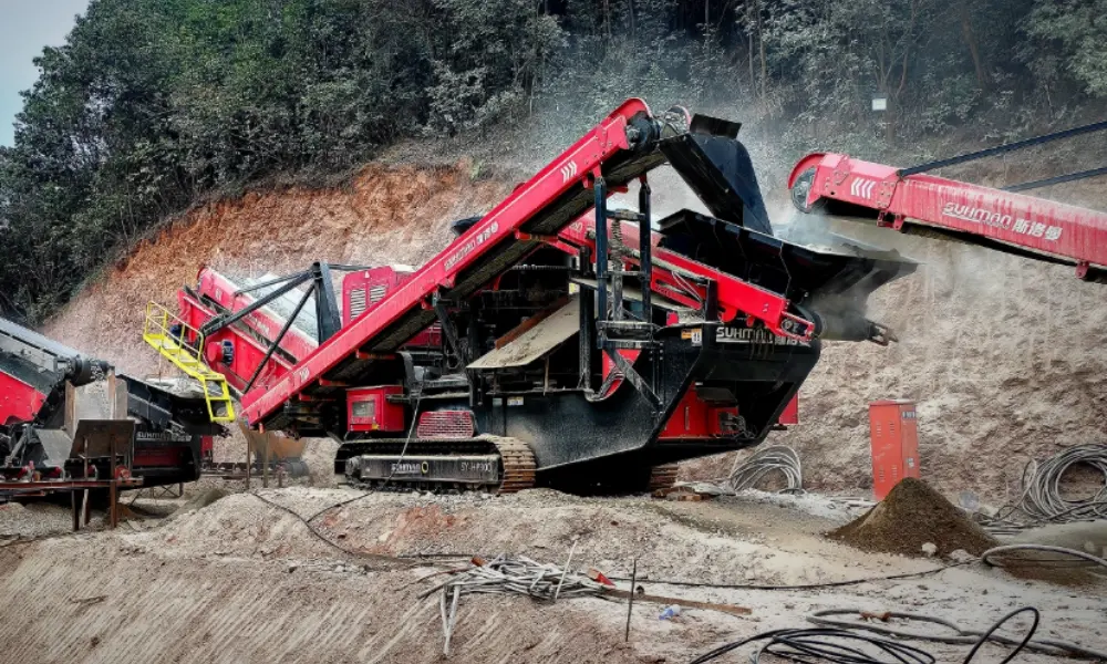 Mobile crushing plant on a mining site