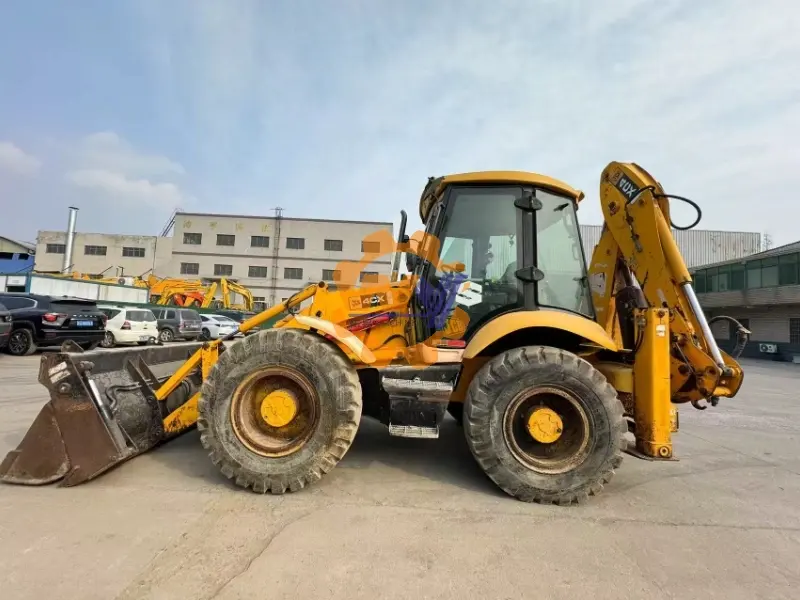 JCB 4CX Backhoe Loader | UK Made, Multiple Bucket Sizes & Hammer