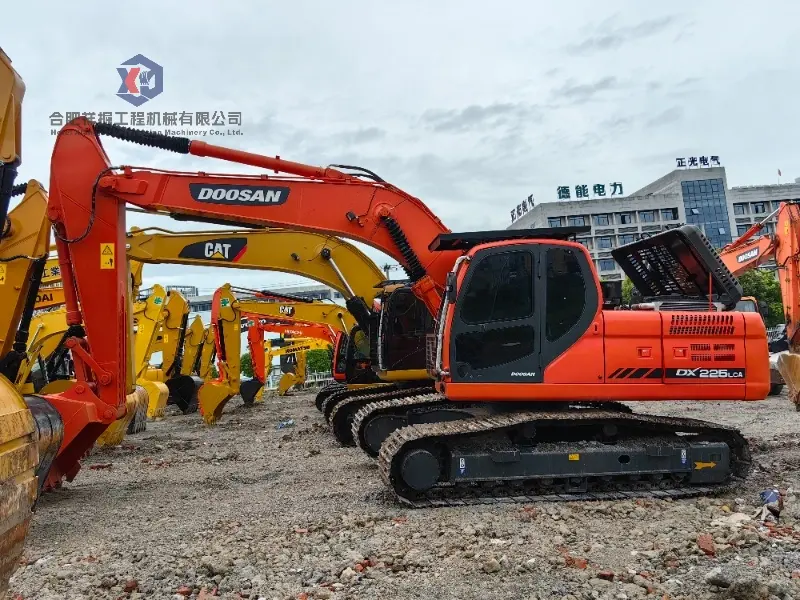 Used Doosan 225 Excavator