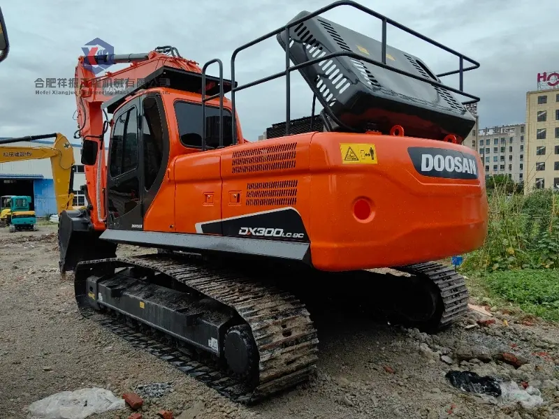 Used Doosan DX300 Excavator