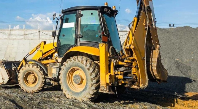 How the Used Doosan DX300LC-9C Excavator Performs in Heavy Earthmoving and Mining Support