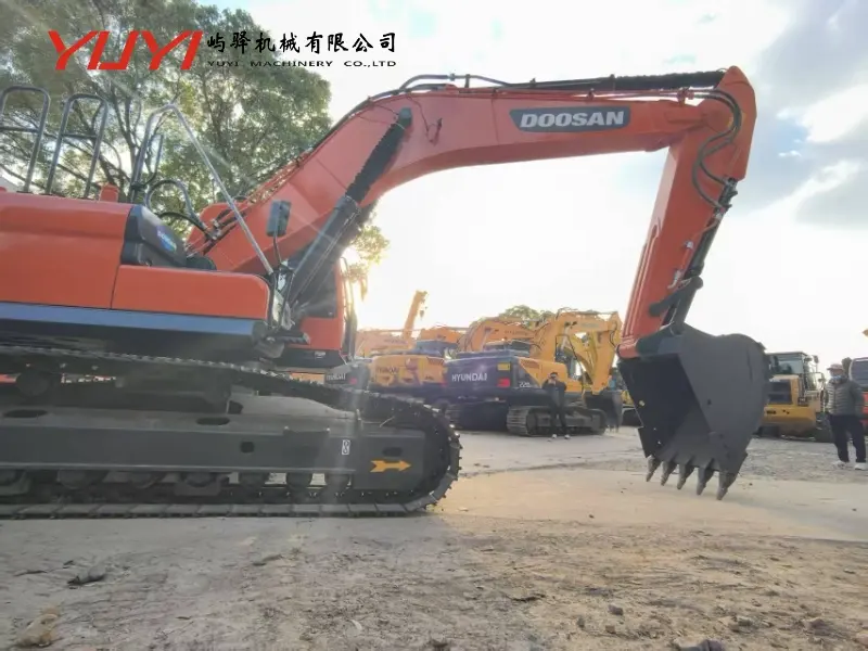 How the Used Doosan DX300LC-9C Excavator Performs in Heavy Earthmoving and Mining Support