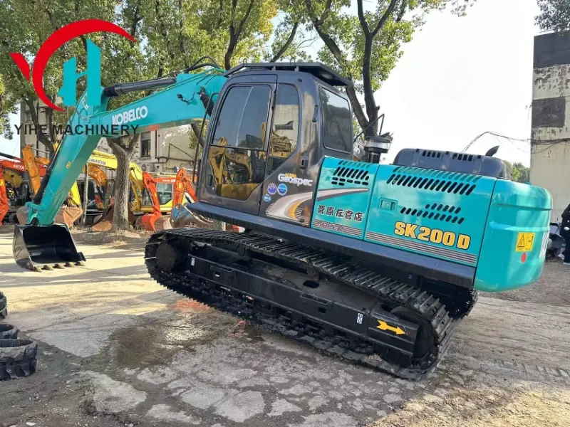 Name KOBELCO SK200D Year 2022 Working Hours 530h Price $24000/set $23,000/5set Tonnage 20ton Engine Model Hino J05E Power 114/2100(kw/rpm） Bucket Capacity 0.9m³