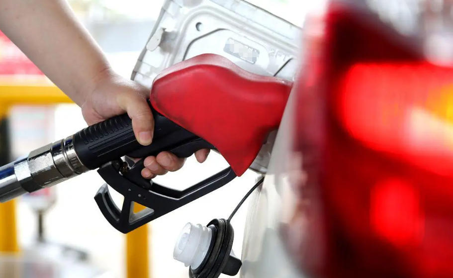 Stable interest rates coupled with high fuel prices, pressure and disruption on the transportation and logistics of large equipment