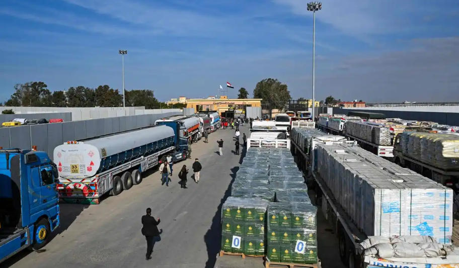 The resumption of two-way traffic at the Lafa Port and the transportation of large equipment across regions for logistics reception