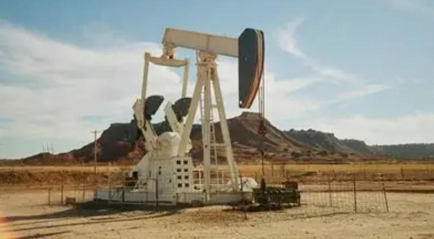 Giá dầu tăng vọt và tình hình thay đổi ở eo biển: tác động ba chiều của logistics toàn cầu đối với giàn khoan dầu quay.