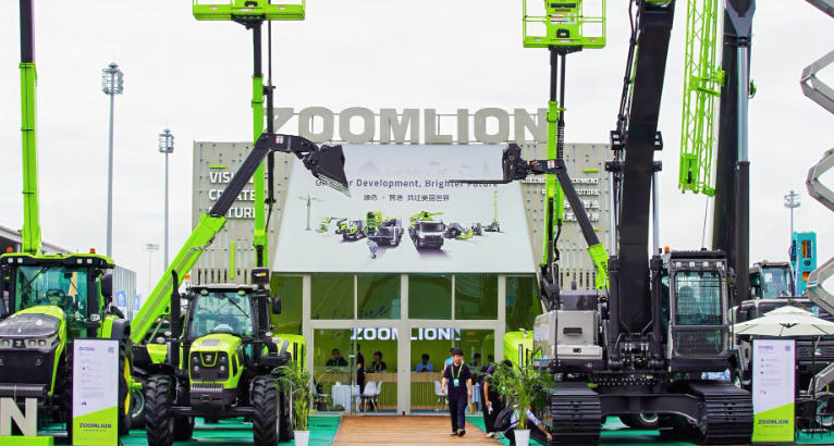 The China-Africa Economic and Trade Expo kicks off, with Zoomlion’s intelligent manufacturing impressing Africa and writing a new chapter in China-Africa cooperation.