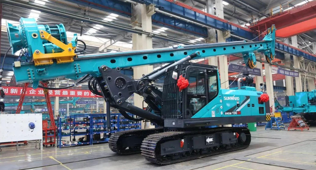 Строительство свайных фундаментов для мостов высокоскоростных железных дорог: научный выбор буровых установок и точный контроль эффективности строительства.