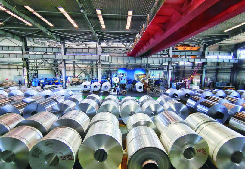 La urgencia en el suministro de aluminio, sumada al aumento vertiginoso de sus precios, ejerce una fuerte presión sobre el transporte marítimo mundial y la logística de grandes equipos.