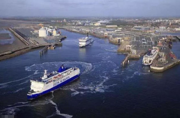 Las continuas interrupciones en el transporte marítimo a través del estrecho y el aumento vertiginoso de los precios del petróleo obligan a reestructurar el modelo logístico para equipos de gran tamaño.