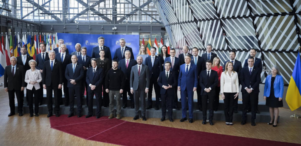 La Cumbre Europea intensifica los esfuerzos por la autonomía en materia de defensa y la militarización regional. La reestructuración transforma el panorama logístico transfronterizo de los equipos para cimentaciones de pilotes de gran tamaño.